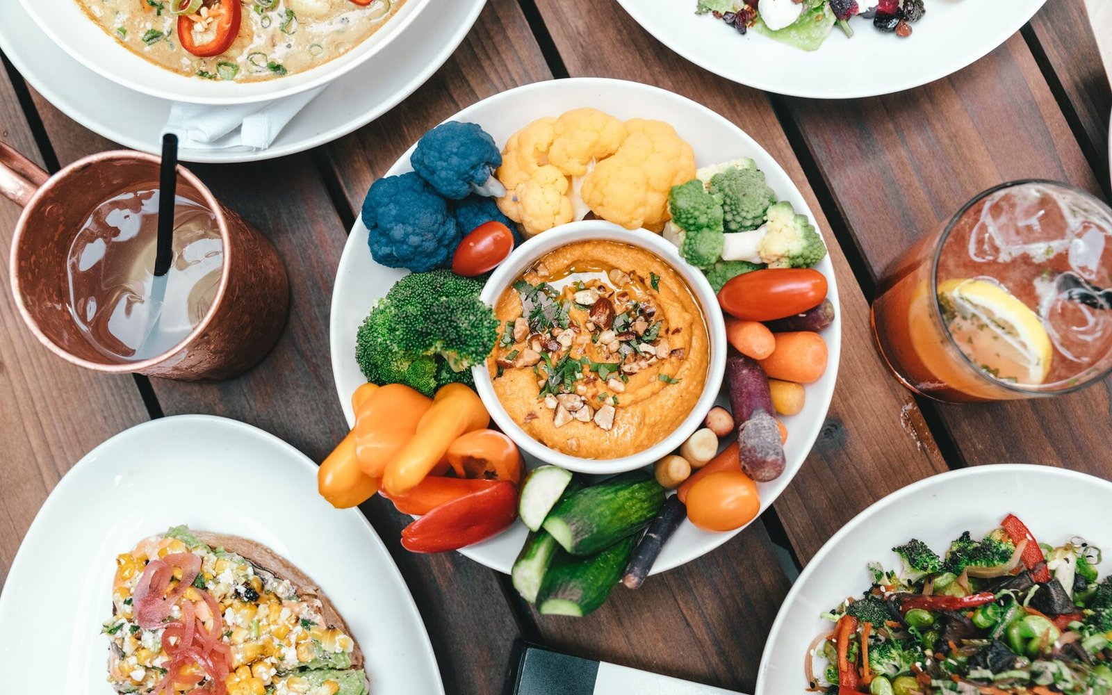 Quick chicken hummus bowl