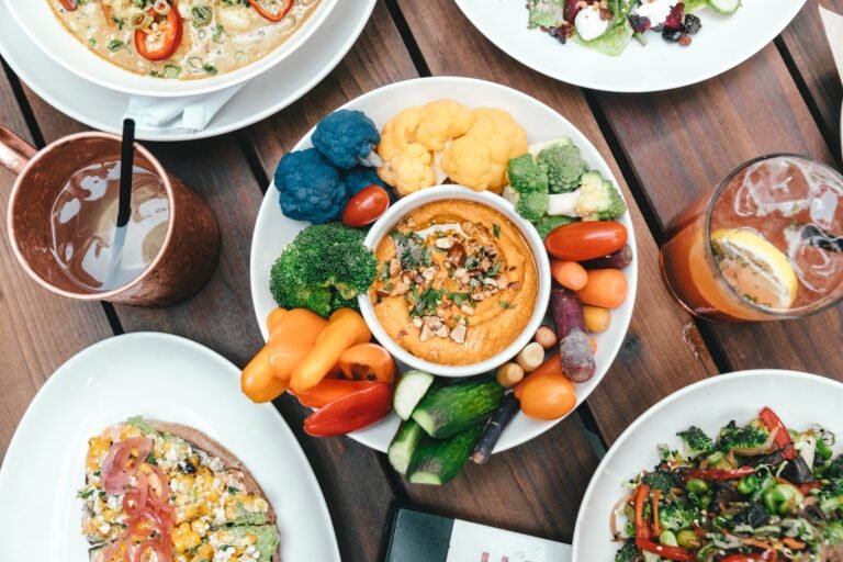 Quick chicken hummus bowl